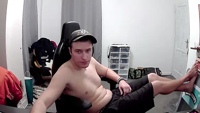 Snapshot of PKrisztian chatting on April 25, 2026, 10:40 pm PKrisztian online show from April 25, 2026, 10:40 pm