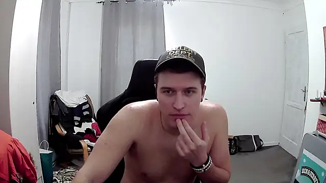 Snapshot of PKrisztian chatting on April 30, 2026, 8:43 am PKrisztian online show from April 30, 2026, 8:43 am