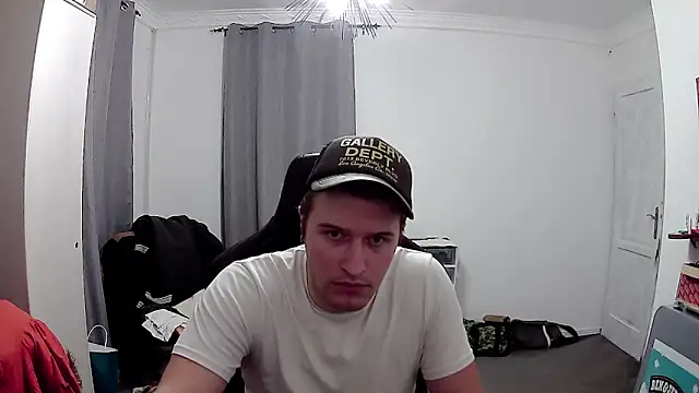 Snapshot of PKrisztian chatting on May 16, 2026, 10:53 pm PKrisztian online show from May 16, 2026, 10:53 pm