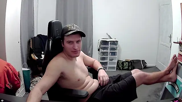 Snapshot of PKrisztian chatting on April 24, 2026, 8:33 pm PKrisztian online show from April 24, 2026, 8:33 pm