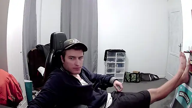Snapshot of PKrisztian chatting on May 18, 2026, 11:09 pm PKrisztian online show from May 18, 2026, 11:09 pm