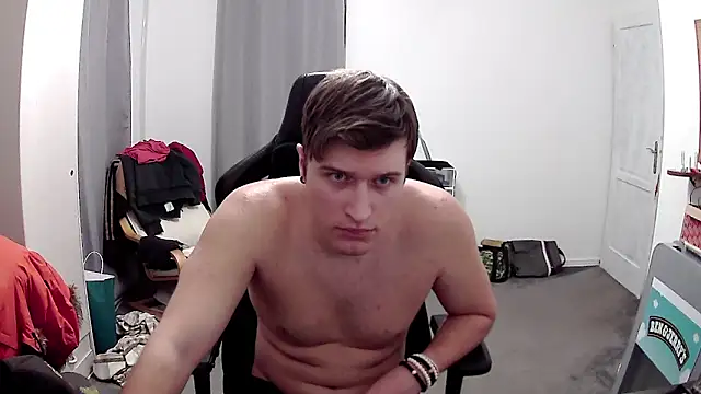 Snapshot of PKrisztian chatting on April 18, 2026, 12:35 am PKrisztian online show from April 18, 2026, 12:35 am