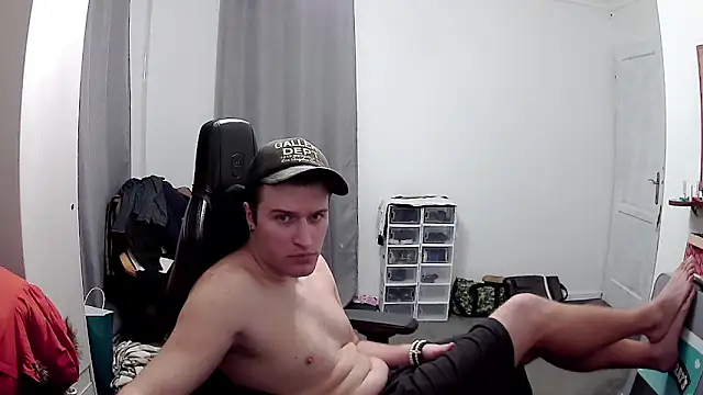 Snapshot of PKrisztian chatting on April 28, 2026, 8:24 pm PKrisztian online show from April 28, 2026, 8:24 pm
