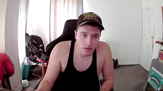 Snapshot of PKrisztian chatting on April 7, 2026, 1:57 pm PKrisztian online show from April 7, 2026, 1:57 pm