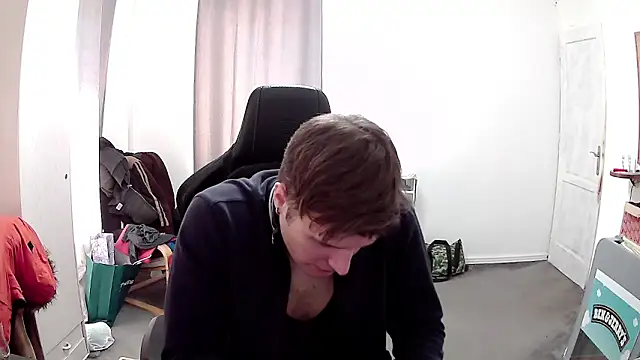 Snapshot of PKrisztian chatting on April 8, 2026, 1:45 pm PKrisztian online show from April 8, 2026, 1:45 pm