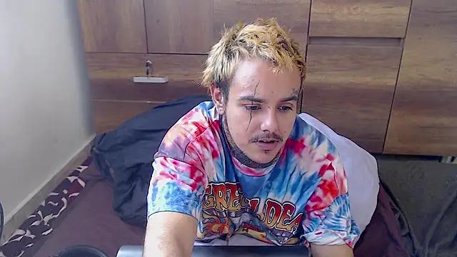 Snapshot of call_me_lil_ray chatting on March 16, 2025, 2:22 pm call me lil ray online show from March 16, 2025, 2:22 pm