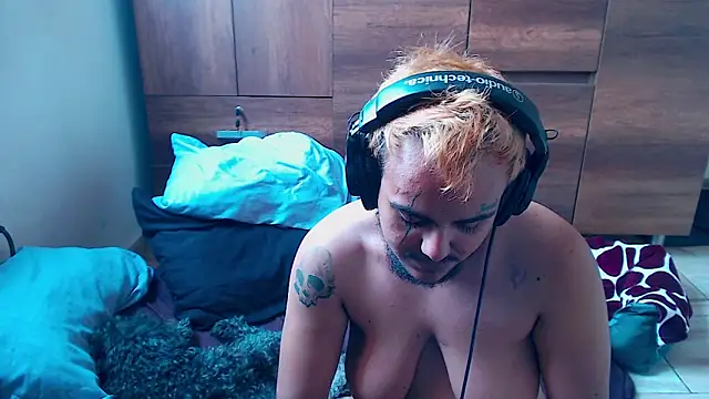 Snapshot of call_me_lil_ray chatting on March 13, 2025, 3:06 pm call me lil ray online show from March 13, 2025, 3:06 pm