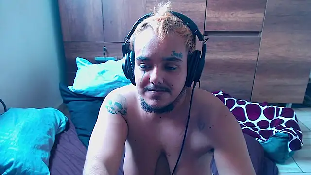 Snapshot of call_me_lil_ray chatting on March 12, 2025, 6:43 pm call me lil ray online show from March 12, 2025, 6:43 pm