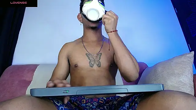 Snapshot of Palo_santo chatting on June 3, 2026, 10:49 am Palo santo online show from June 3, 2026, 10:49 am
