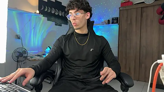 Snapshot of Kisan_Smith chatting on March 4, 2026, 1:35 am Kisan Smith online show from March 4, 2026, 1:35 am