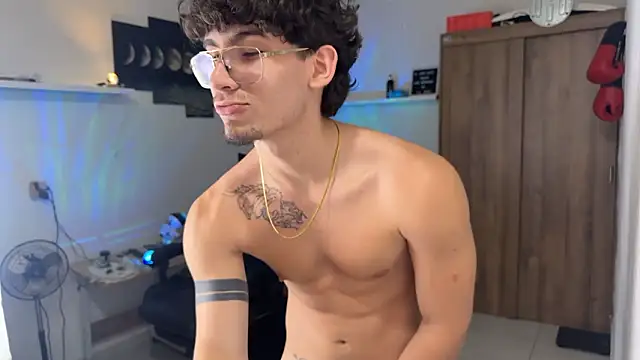 Snapshot of Kisan_Smith chatting on February 14, 2026, 4:34 am Kisan Smith online show from February 14, 2026, 4:34 am