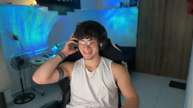 Snapshot of Kisan_Smith chatting on February 12, 2026, 4:34 am Kisan Smith online show from February 12, 2026, 4:34 am