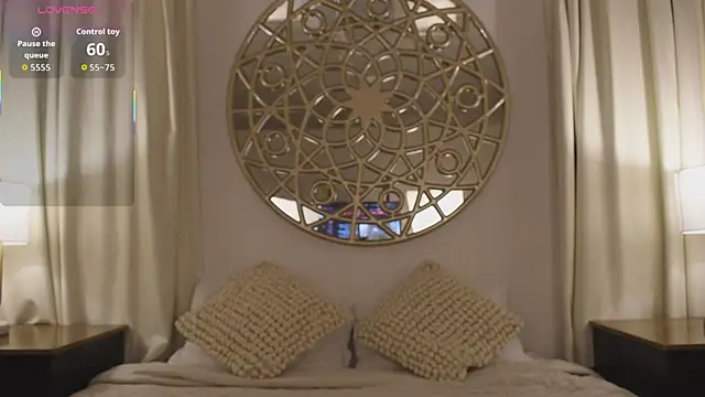 Antonellaparis  online show from November 7, 2025, 2:38 am