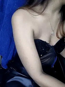 Leeeezzzz roy online show from November 24, 2025, 6:08 pm