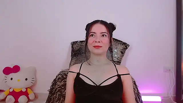 LauryMoons online show from May 8, 2026, 11:08 pm