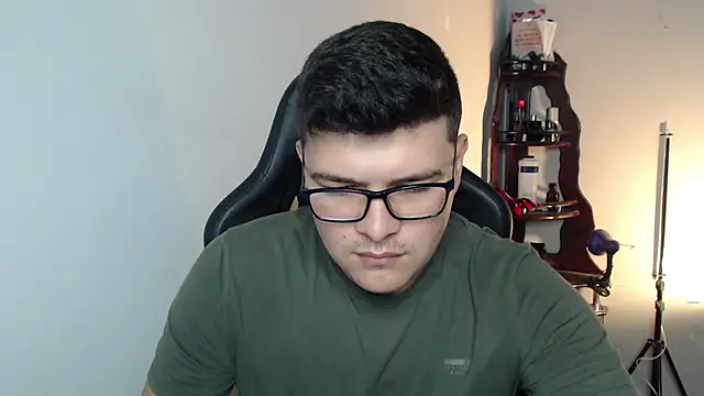 Snapshot of Plug_Control chatting on March 1, 2026, 7:14 pm Plug Control online show from March 1, 2026, 7:14 pm