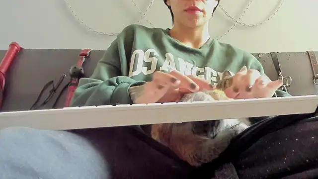 Snapshot of K_Intraven0us chatting on September 12, 2025, 5:24 pm K Intraven0us online show from September 12, 2025, 5:24 pm