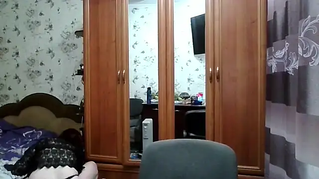 SophieNightAh online show from February 8, 2026, 4:48 pm