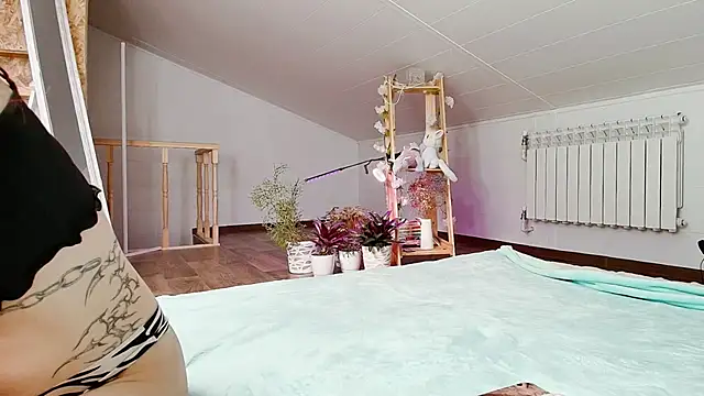 Snapshot of Meowroslava chatting on November 19, 2025, 10:04 am Meowroslava online show from November 19, 2025, 10:04 am