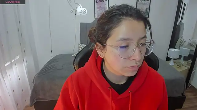 Amy joones online show from November 3, 2025, 1:37 pm