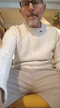 Snapshot of MadProfessor chatting on November 27, 2025, 11:21 am MadProfessor online show from November 27, 2025, 11:21 am