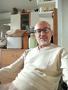 Snapshot of MadProfessor chatting on October 28, 2025, 6:45 am MadProfessor online show from October 28, 2025, 6:45 am