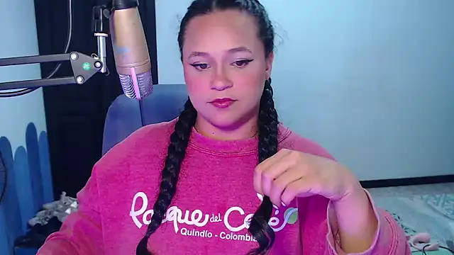 Luciernaga18 online show from October 17, 2025, 3:21 am