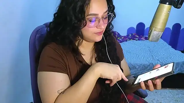 Luciernaga18 online show from April 2, 2026, 11:44 pm