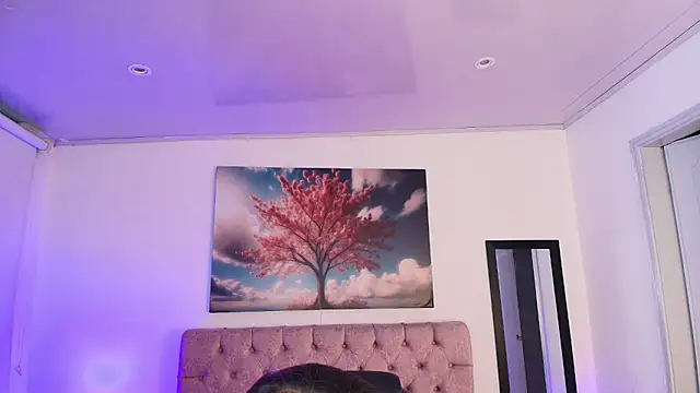 Julianaa Castro  online show from February 3, 2026, 11:37 am