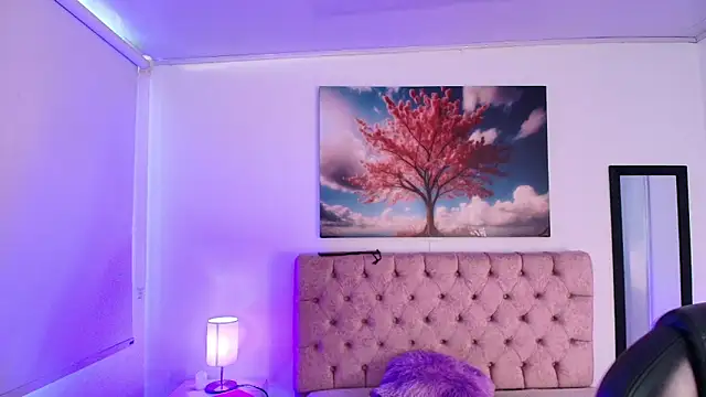 Julianaa Castro  online show from November 29, 2025, 11:43 am