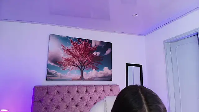 Julianaa Castro  online show from October 7, 2025, 11:33 am