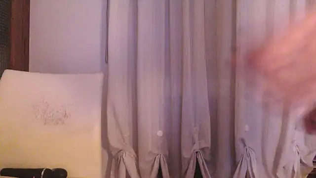 Snapshot of fragrance72 chatting on November 25, 2025, 5:41 am fragrance72 online show from November 25, 2025, 5:41 am