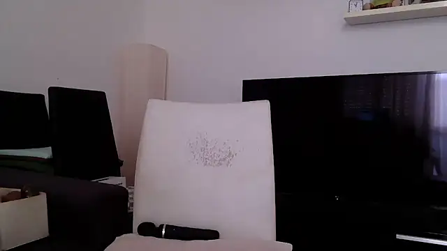 Snapshot of fragrance72 chatting on October 28, 2025, 10:03 am fragrance72 online show from October 28, 2025, 10:03 am