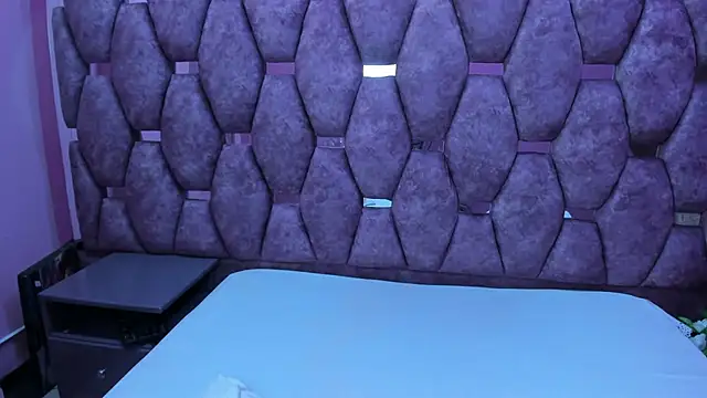 Snapshot of AlaSmith chatting on November 28, 2025, 2:01 am AlaSmith online show from November 28, 2025, 2:01 am