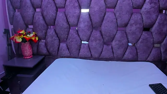 Snapshot of AlaSmith chatting on October 14, 2025, 2:23 am AlaSmith online show from October 14, 2025, 2:23 am