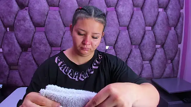 Snapshot of AlaSmith chatting on October 18, 2025, 2:35 am AlaSmith online show from October 18, 2025, 2:35 am