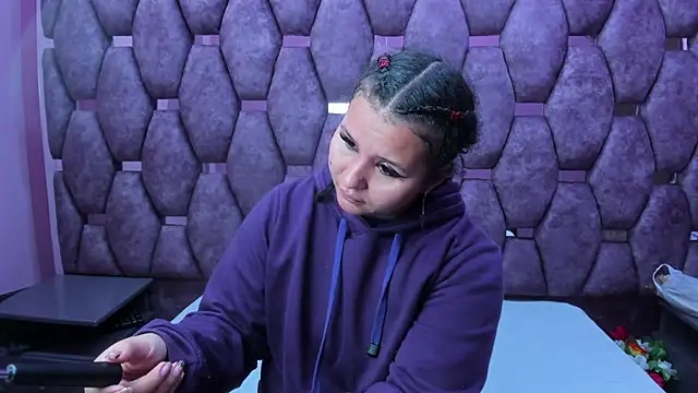 Snapshot of AlaSmith chatting on November 12, 2025, 2:15 am AlaSmith online show from November 12, 2025, 2:15 am