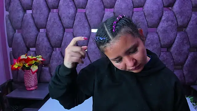 Snapshot of AlaSmith chatting on December 3, 2025, 2:12 am AlaSmith online show from December 3, 2025, 2:12 am