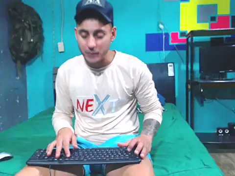 xxxxhotxoxo online show from January 18, 2026, 8:23 pm