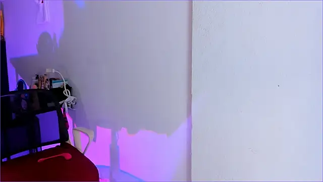 CandyLatinHott online show from June 18, 2026, 9:42 pm