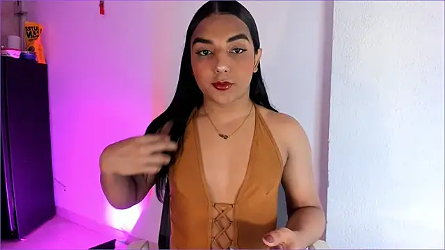 CandyLatinHott online show from April 30, 2026, 7:10 pm