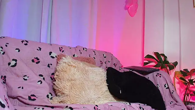 emy colee online show from April 25, 2026, 4:48 am