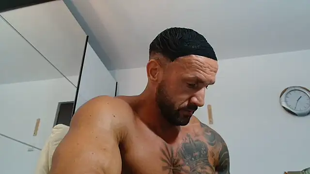 Snapshot of Magnificmuscles89 chatting on June 26, 2026, 10:43 am Magnificmuscles89 online show from June 26, 2026, 10:43 am