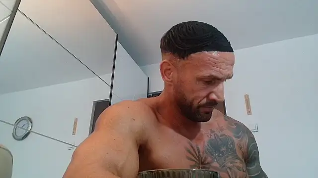 Snapshot of Magnificmuscles89 chatting on July 18, 2026, 8:12 am Magnificmuscles89 online show from July 18, 2026, 8:12 am