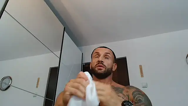 Snapshot of Magnificmuscles89 chatting on June 27, 2026, 4:35 pm Magnificmuscles89 online show from June 27, 2026, 4:35 pm