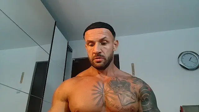 Snapshot of Magnificmuscles89 chatting on July 13, 2026, 10:42 pm Magnificmuscles89 online show from July 13, 2026, 10:42 pm
