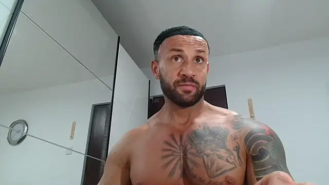 Magnificmuscles89 online show from May 3, 2026, 6:22 pm