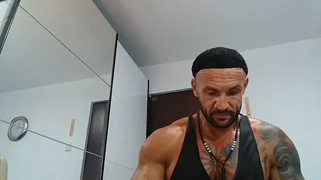 Snapshot of Magnificmuscles89 chatting on August 3, 2026, 8:33 am Magnificmuscles89 online show from August 3, 2026, 8:33 am