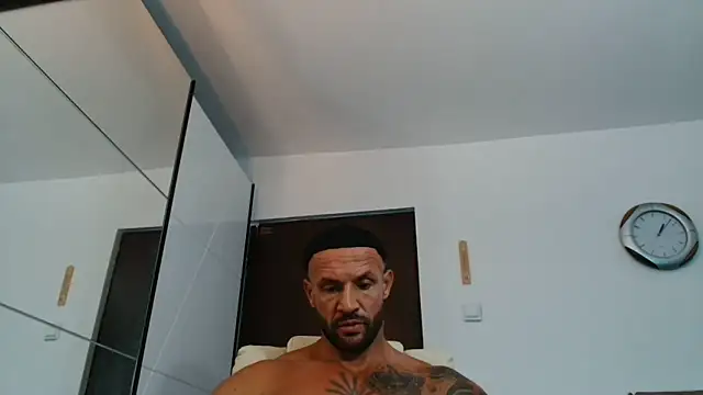Snapshot of Magnificmuscles89 chatting on July 1, 2026, 10:15 am Magnificmuscles89 online show from July 1, 2026, 10:15 am