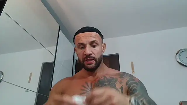 Magnificmuscles89 online show from June 3, 2026, 10:25 pm